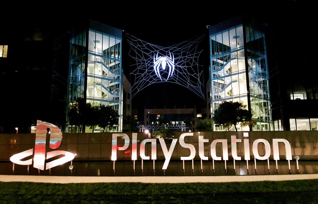 《蜘蛛人》即將發售 索尼PlayStation總部掛出巨蜘蛛網