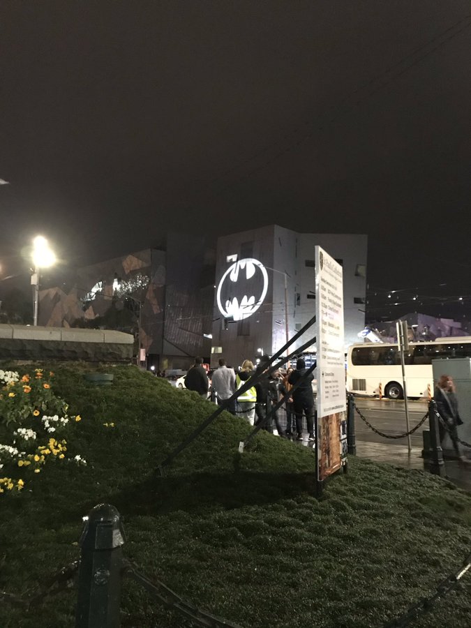 慶賀第80個蝙蝠俠日！DC在全球十座城市點亮蝙蝠燈奇景