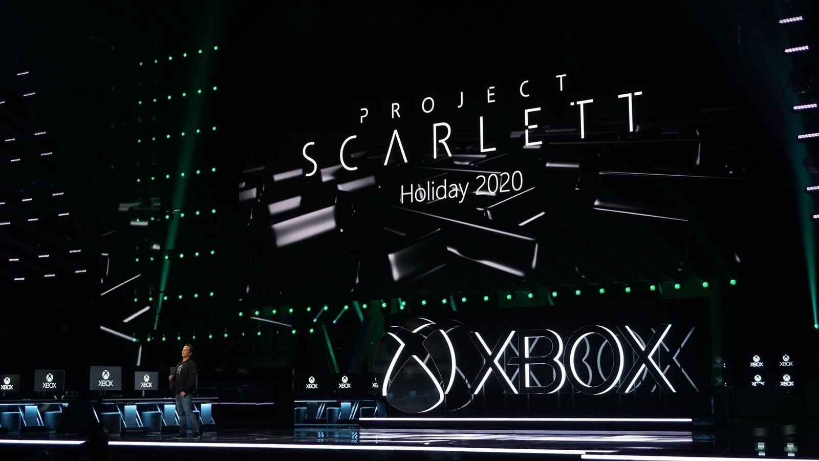 Xbox老大推特炫耀玩上自家新主機 暗示開發順利與向下兼容