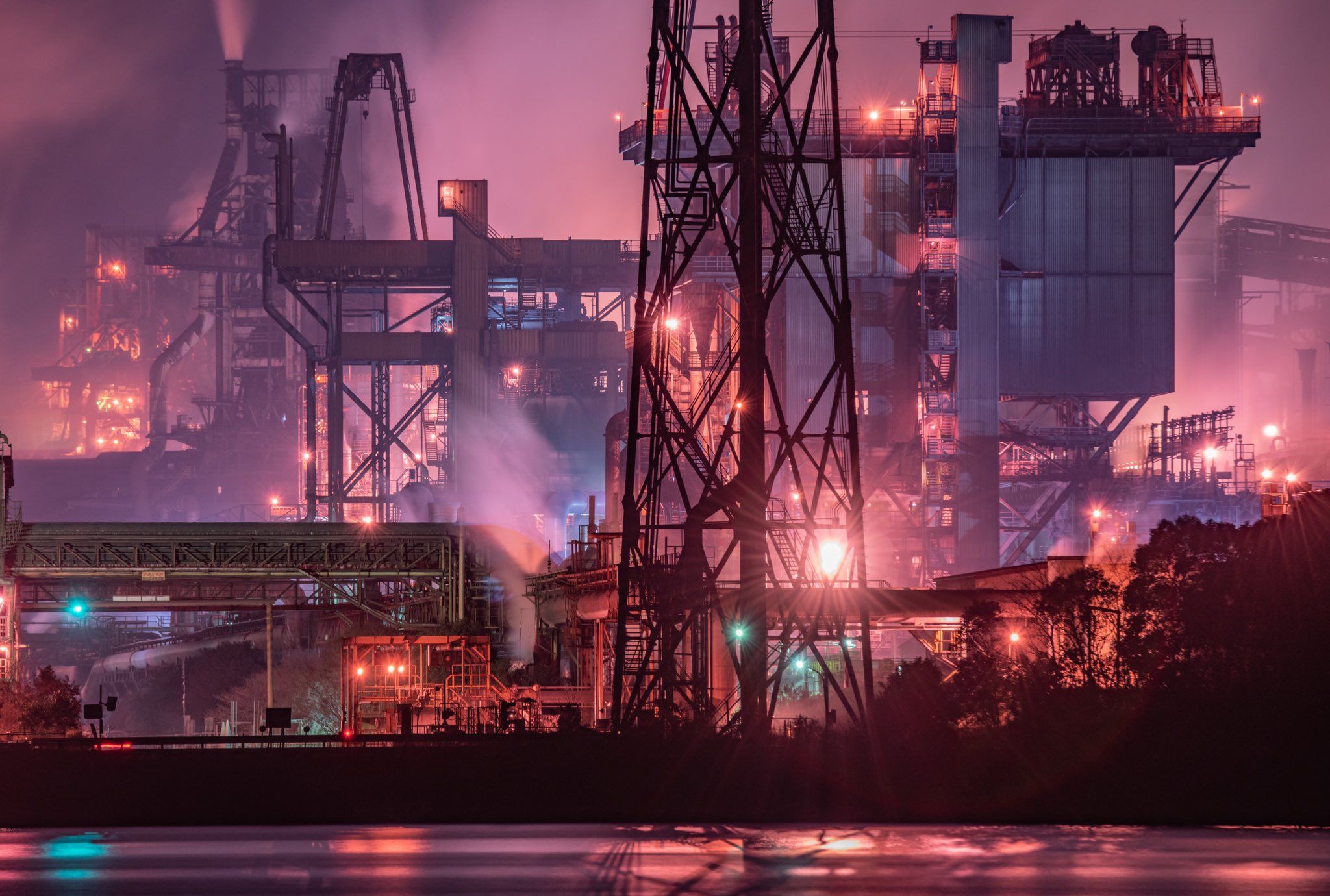 現實版神羅城？攝影家拍攝現實鋼鐵廠風景酷似米德加爾引熱議