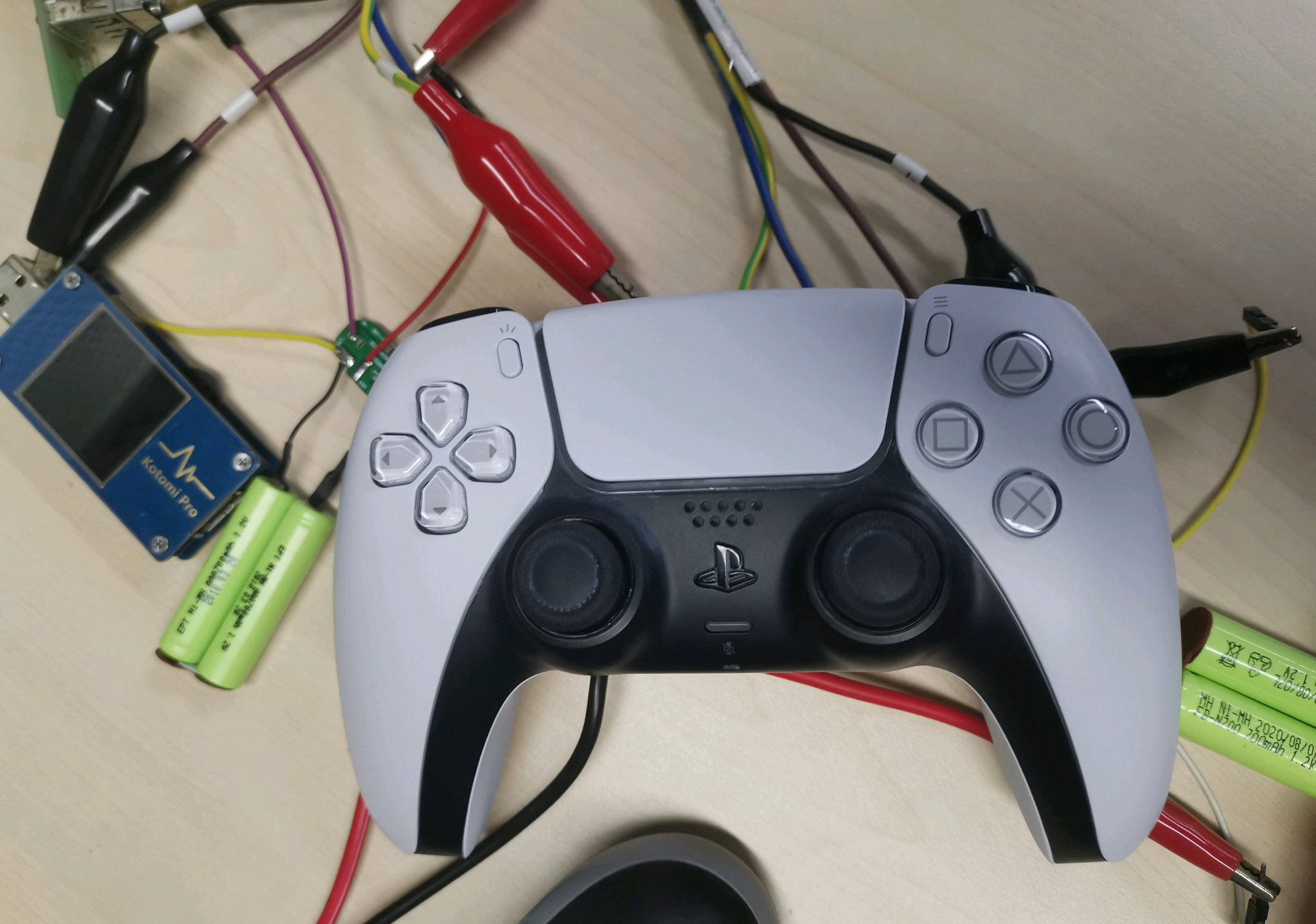 PS5搖桿實物照片曝光 電量或為PS4搖桿兩倍