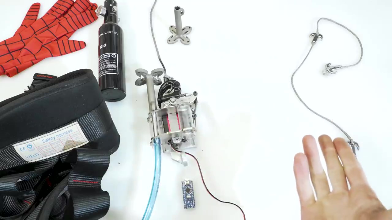 發燒友打造現實版”蛛網發射器“  經過測試可用