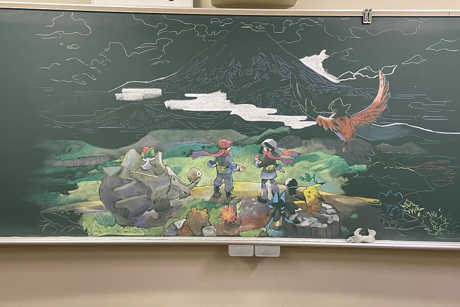黑板報出大神 美術老師製作《寶可夢》藝圖板報精美絕倫
